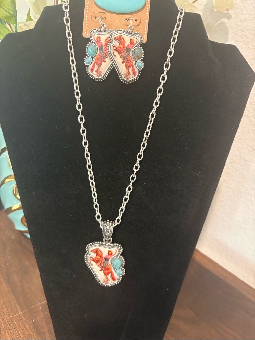 Vintage inspired Cowgirl Accent Silver Necklace with matching earrings